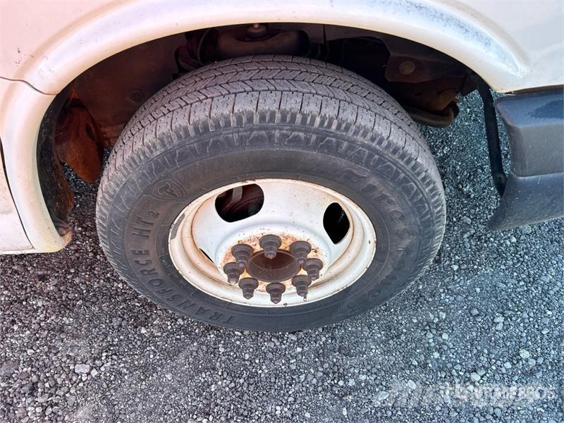 GMC Savana 3500 Camiones caja cerrada