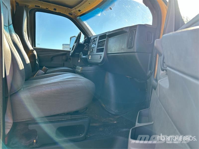 GMC Savana 3500 Camiones caja cerrada