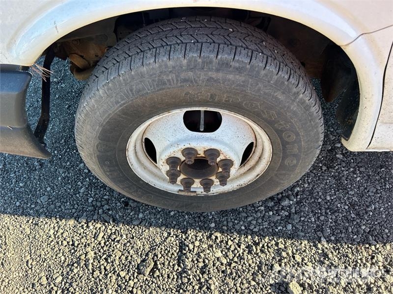 GMC Savana 3500 Camiones caja cerrada