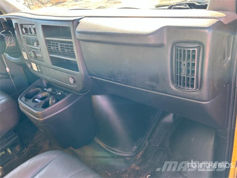 GMC Savana 3500 Camiones caja cerrada