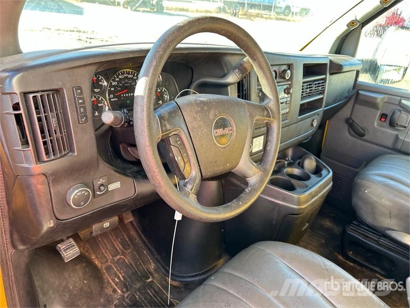 GMC Savana 3500 Camiones caja cerrada