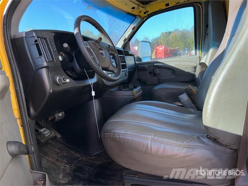 GMC Savana 3500 Camiones caja cerrada