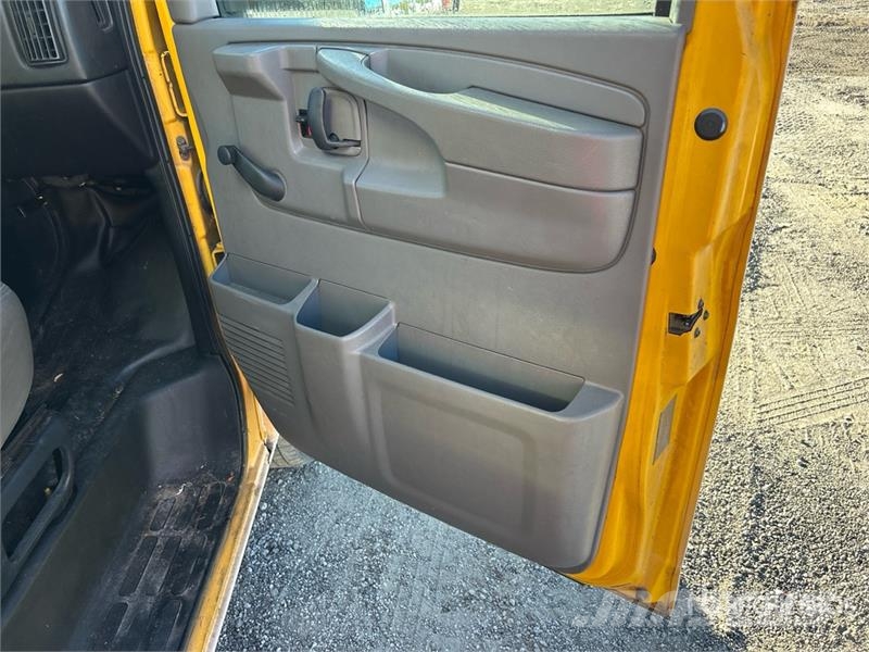 GMC Savana 3500 Camiones caja cerrada