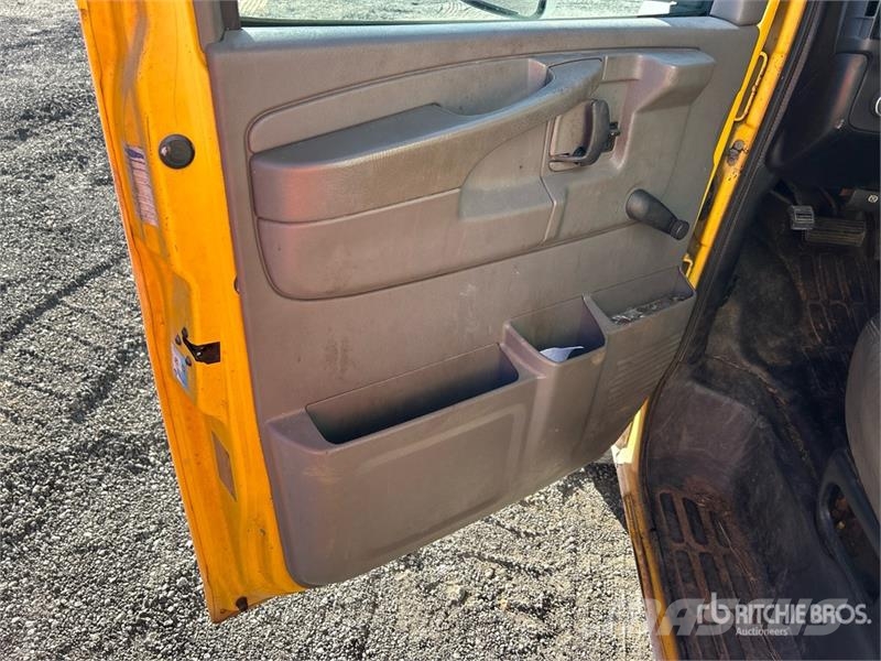 GMC Savana 3500 Camiones caja cerrada