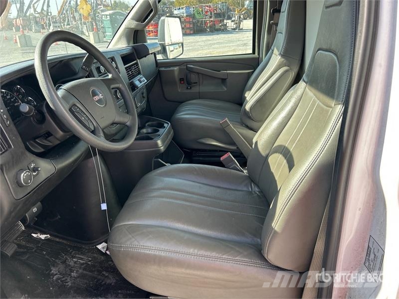 GMC Savana 3500 4x2 4x2 Refrigerated Truck Hűtős