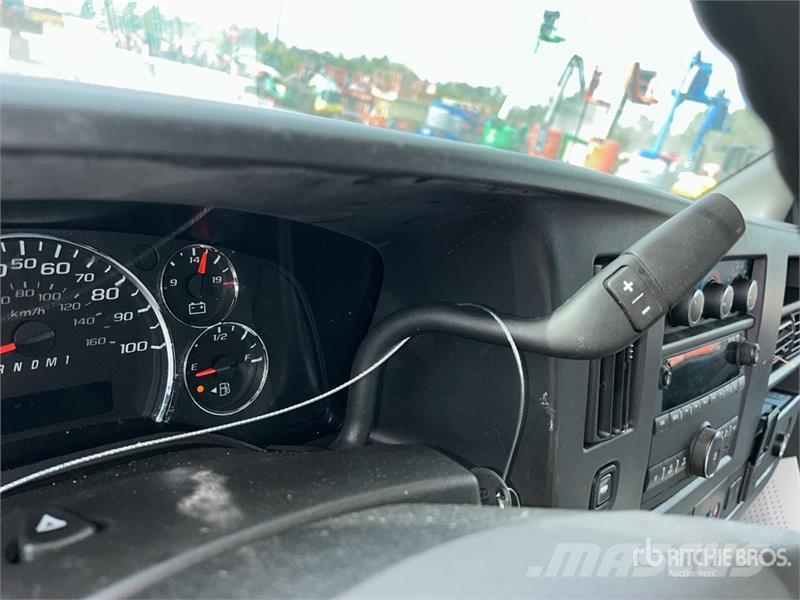 GMC Savana 3500 4x2 4x2 Refrigerated Truck 온도 조절식 트럭