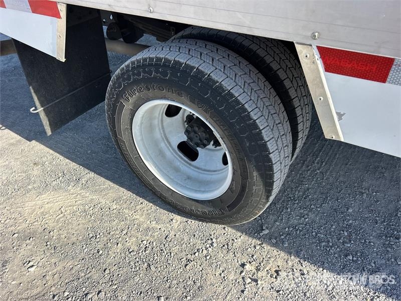 GMC Savana 3500 4x2 4x2 Refrigerated Truck Hűtős