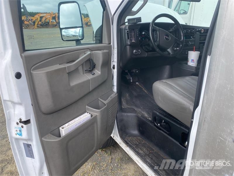 GMC Savana 3500 4x2 Refrigerated Truck Chladírenské nákladní vozy