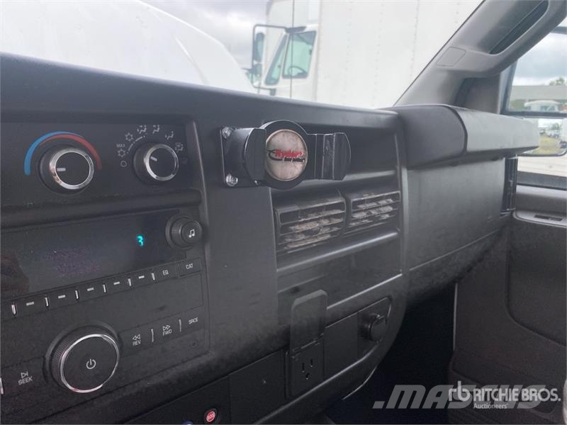 GMC Savana 3500 4x2 Refrigerated Truck Chladírenské nákladní vozy
