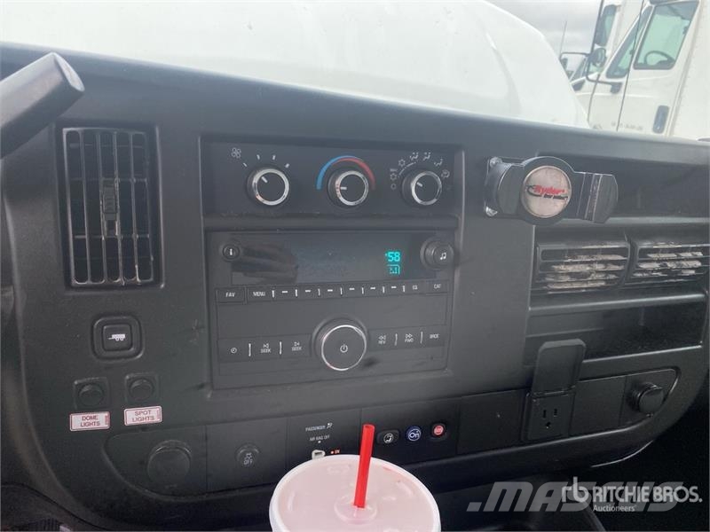 GMC Savana 3500 4x2 Refrigerated Truck Chladírenské nákladní vozy