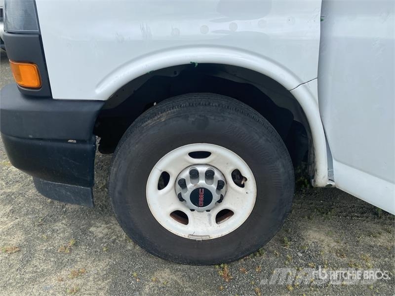 GMC Savana 3500 4x2 Refrigerated Truck Chladírenské nákladní vozy