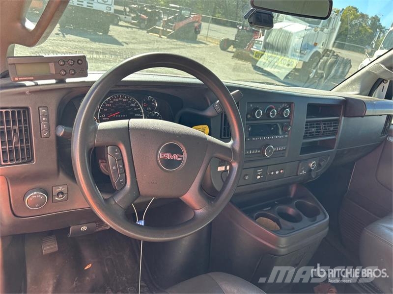 GMC Savana 3500 4x2 Refrigerated Truck Camion a temperatura controllata