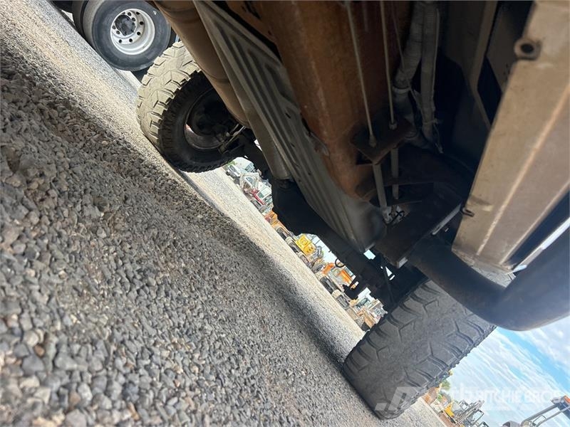 GMC Sierra 1500 Tovornjaki s kesonom/platojem