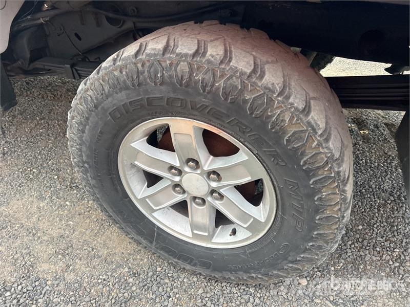 GMC Sierra 1500 Tovornjaki s kesonom/platojem