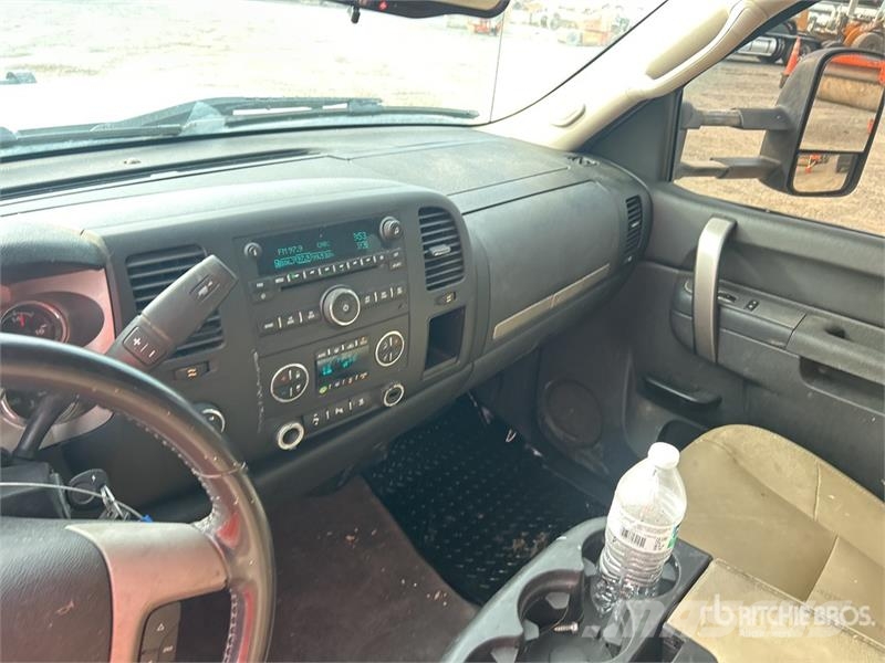 GMC Sierra 1500 Tovornjaki s kesonom/platojem