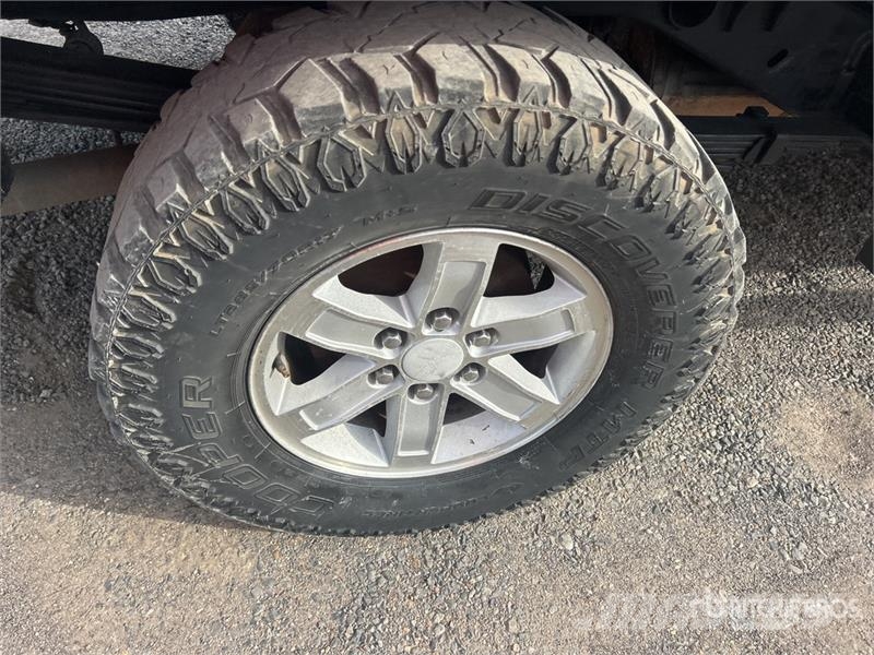 GMC Sierra 1500 Tovornjaki s kesonom/platojem