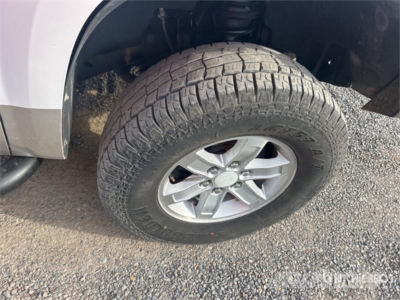 GMC Sierra 1500 Tovornjaki s kesonom/platojem