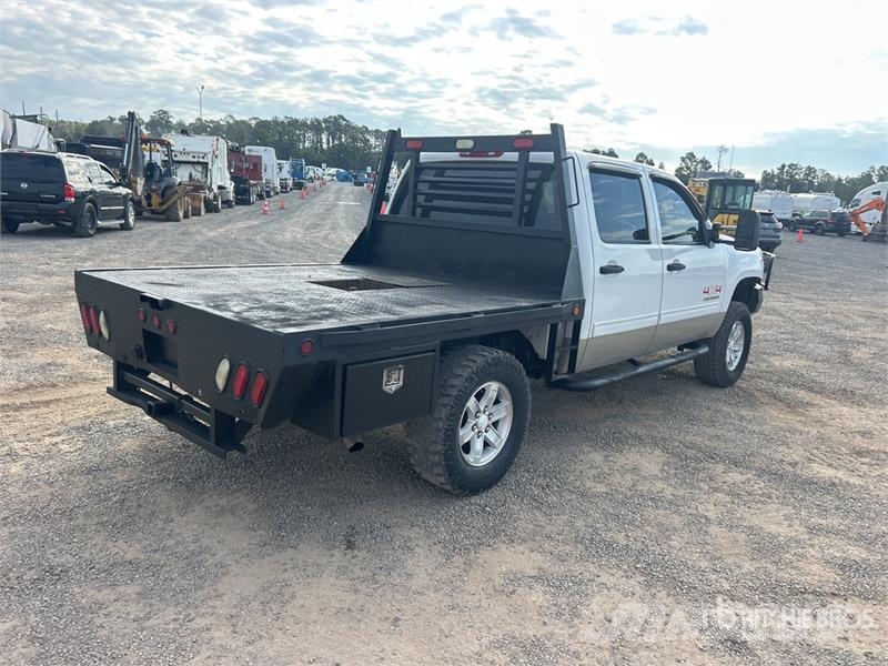 GMC Sierra 1500 Tovornjaki s kesonom/platojem