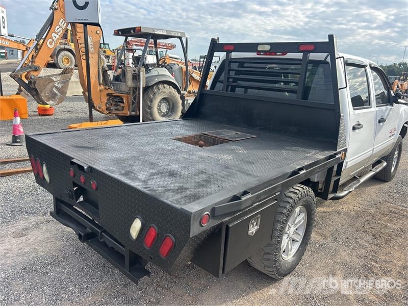 GMC Sierra 1500 4x4 Crew Cab Flatbed Truck Kamioni sa otvorenim sandukom