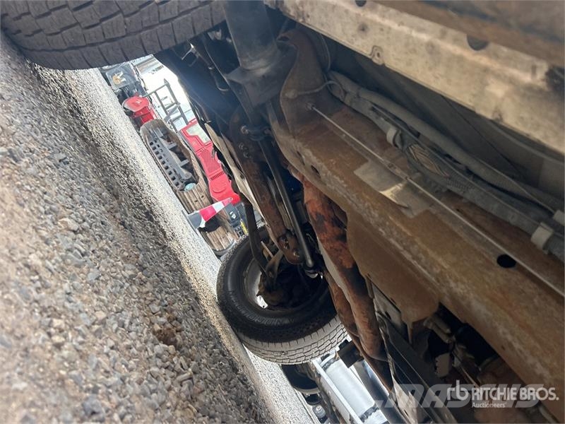 GMC Sierra 1500 4x4 Crew Cab Flatbed Truck Kamioni sa otvorenim sandukom