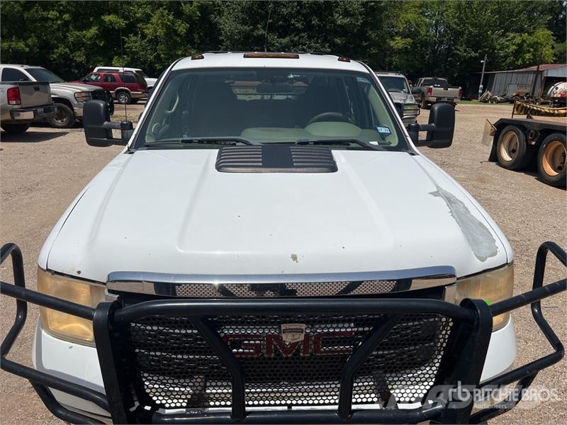 GMC Sierra 3500HD 4x4 Crew Cab Flatbed Truck Kamioni sa otvorenim sandukom