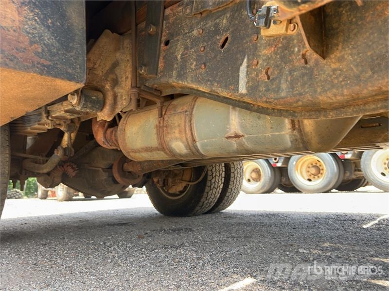 GMC Sierra 3500HD 4x4 Crew Cab Flatbed Truck Kamioni sa otvorenim sandukom