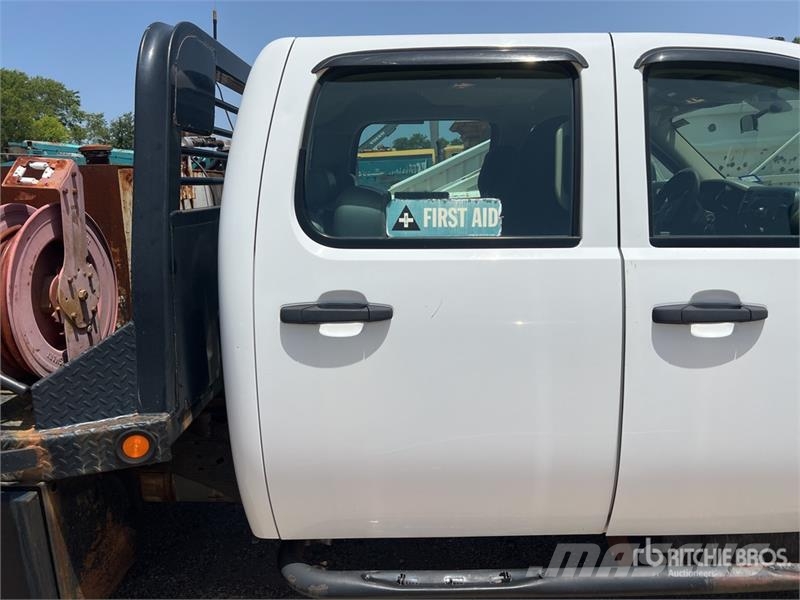 GMC Sierra 3500HD 4x4 Crew Cab Flatbed Truck Kamioni sa otvorenim sandukom