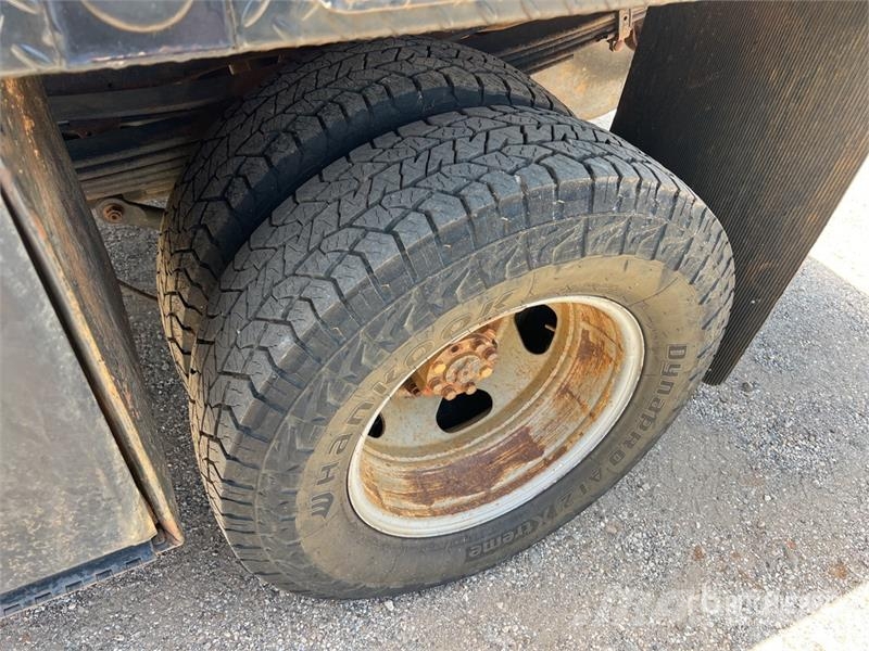 GMC Sierra 3500HD 4x4 Crew Cab Flatbed Truck Kamioni sa otvorenim sandukom
