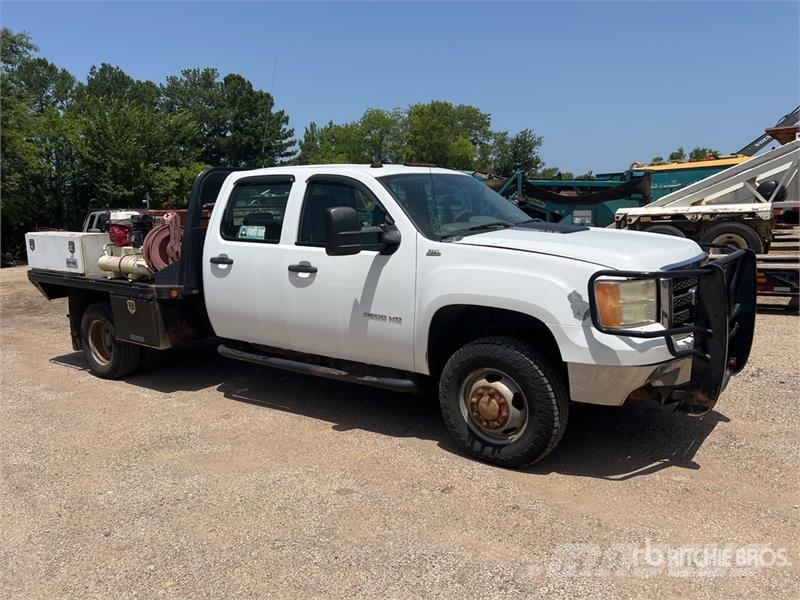 GMC Sierra 3500HD 4x4 Crew Cab Flatbed Truck Kamioni sa otvorenim sandukom