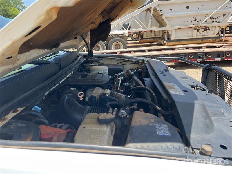 GMC Sierra 3500HD 4x4 Crew Cab Flatbed Truck Kamioni sa otvorenim sandukom