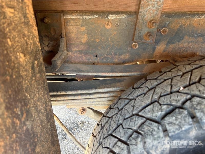 GMC Sierra 3500HD 4x4 Crew Cab Flatbed Truck Kamioni sa otvorenim sandukom
