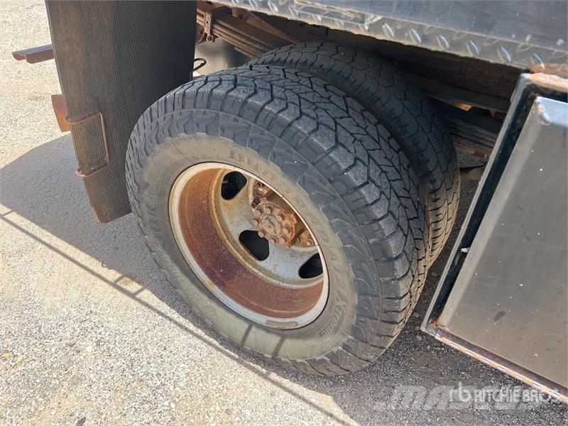 GMC Sierra 3500HD 4x4 Crew Cab Flatbed Truck Kamioni sa otvorenim sandukom