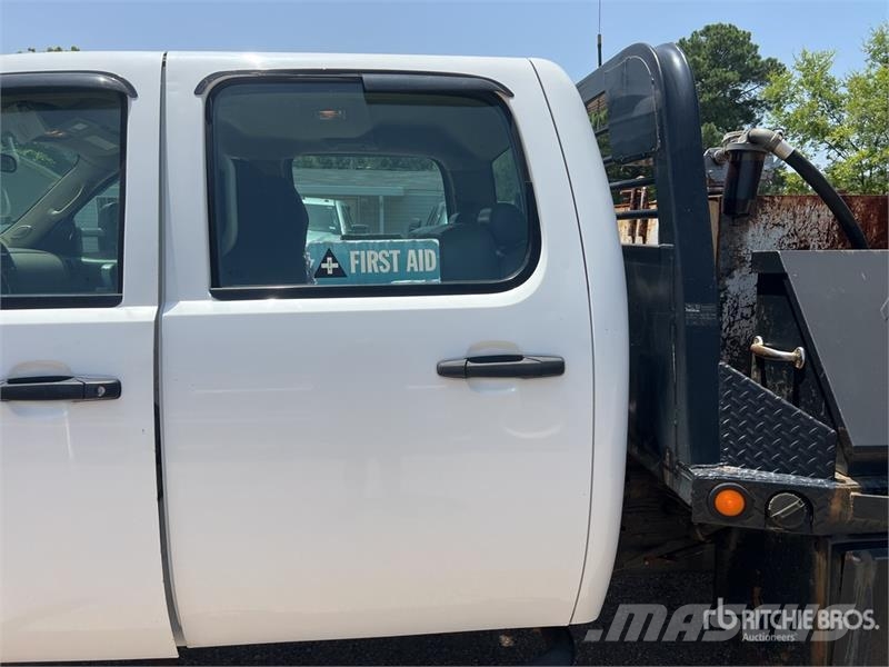GMC Sierra 3500HD 4x4 Crew Cab Flatbed Truck Kamioni sa otvorenim sandukom