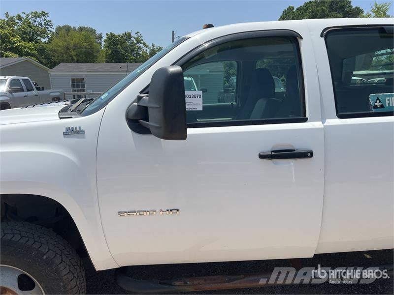 GMC Sierra 3500HD 4x4 Crew Cab Flatbed Truck Kamioni sa otvorenim sandukom