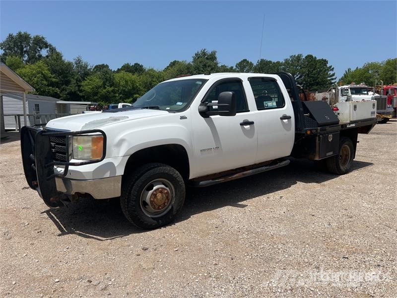 GMC Sierra 3500HD 4x4 Crew Cab Flatbed Truck Kamioni sa otvorenim sandukom