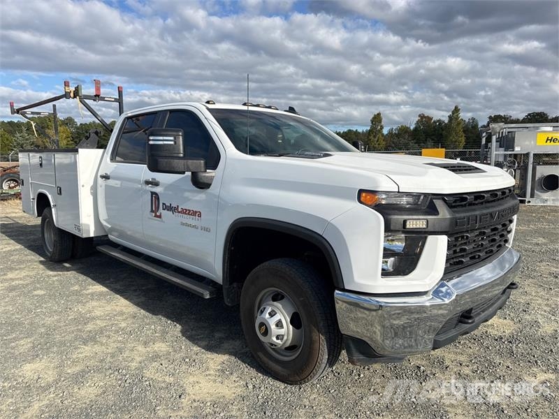 GMC Silverado 3500HD 4x4 Crew Cab Utility Truck Vieglais kravas automobilis/izkraušana no sāniem