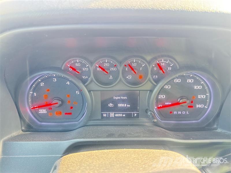 GMC Silverado 3500HD 4x4 Crew Cab Utility Truck Vieglais kravas automobilis/izkraušana no sāniem
