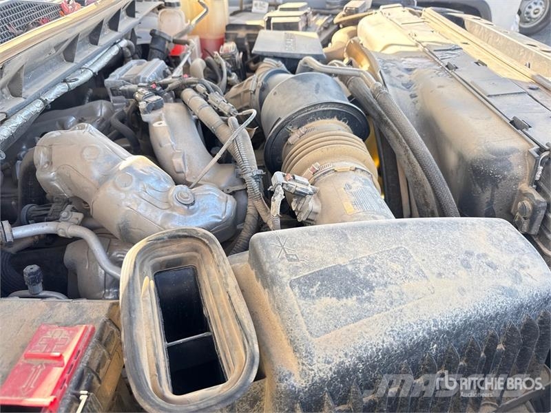 GMC Silverado 3500HD 4x4 Crew Cab Utility Truck Vieglais kravas automobilis/izkraušana no sāniem
