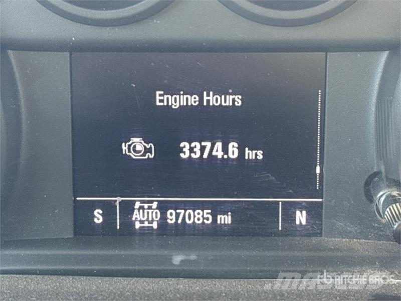 GMC Silverado 3500HD 4x4 Crew Cab Utility Truck Vieglais kravas automobilis/izkraušana no sāniem
