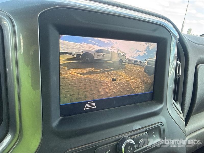 GMC Silverado 3500HD 4x4 Crew Cab Utility Truck Vieglais kravas automobilis/izkraušana no sāniem