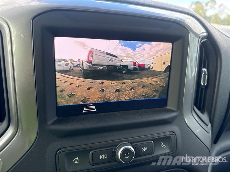 GMC Silverado 3500HD 4x4 Crew Cab Utility Truck Vieglais kravas automobilis/izkraušana no sāniem