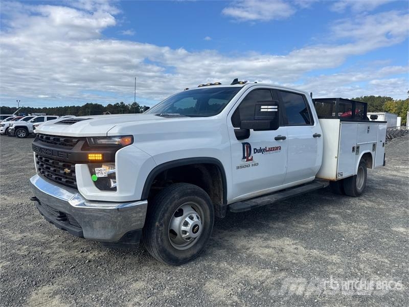 GMC Silverado 3500HD 4x4 Crew Cab Utility Truck Vieglais kravas automobilis/izkraušana no sāniem