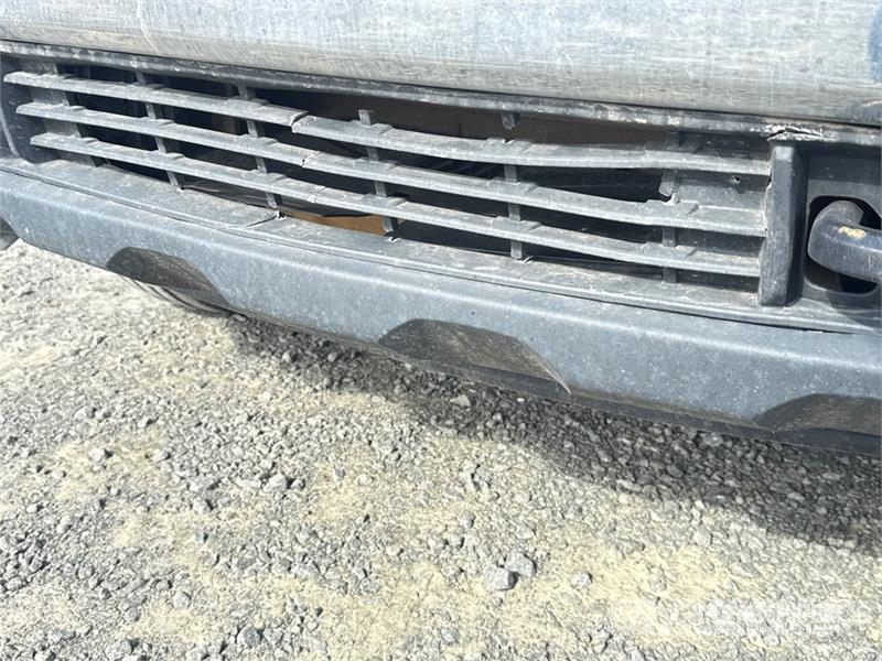 GMC Silverado 3500HD 4x4 Crew Cab Utility Truck Vieglais kravas automobilis/izkraušana no sāniem