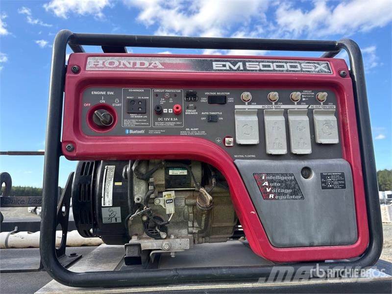 GMC Silverado 3500HD 4x4 Crew Cab Utility Truck Vieglais kravas automobilis/izkraušana no sāniem