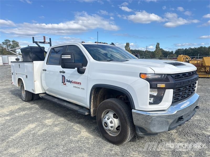 GMC Silverado 3500HD 4x4 Crew Cab Utility Truck Vieglais kravas automobilis/izkraušana no sāniem