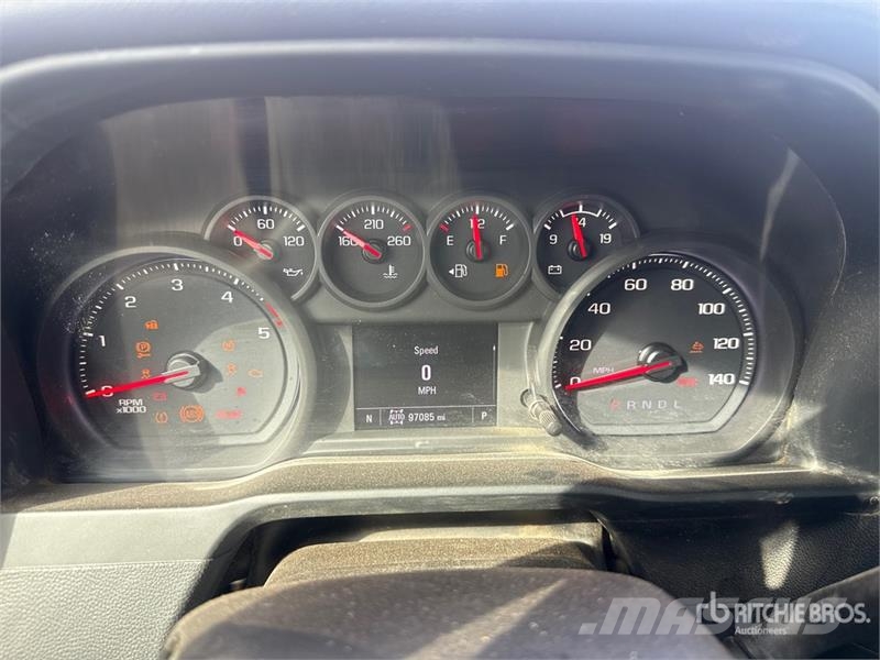 GMC Silverado 3500HD 4x4 Crew Cab Utility Truck Vieglais kravas automobilis/izkraušana no sāniem