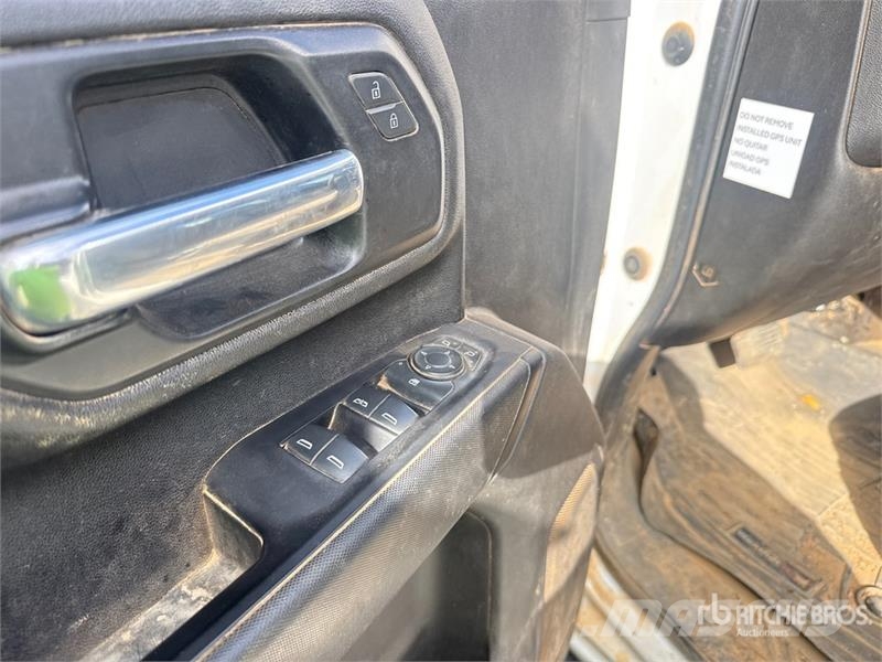 GMC Silverado 3500HD 4x4 Crew Cab Utility Truck Vieglais kravas automobilis/izkraušana no sāniem