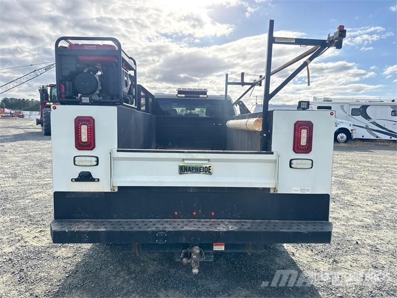 GMC Silverado 3500HD 4x4 Crew Cab Utility Truck Vieglais kravas automobilis/izkraušana no sāniem
