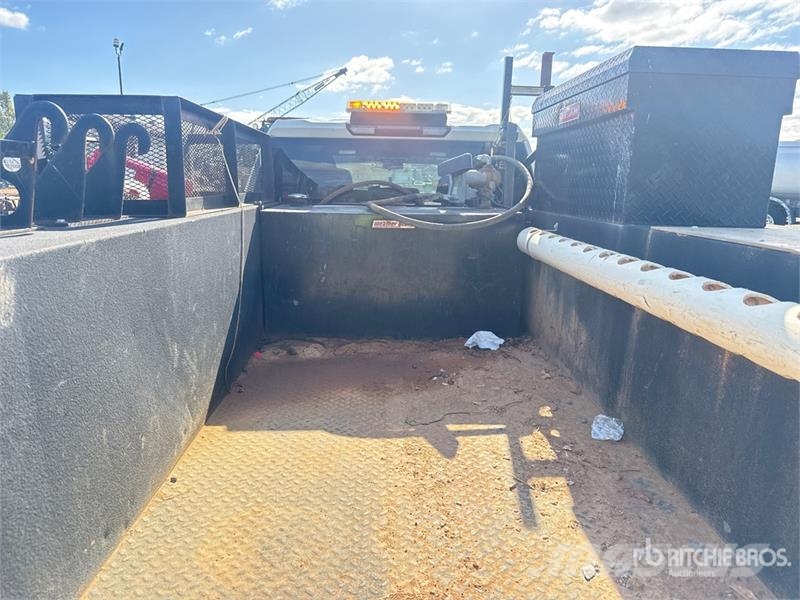 GMC Silverado 3500HD 4x4 Crew Cab Utility Truck Vieglais kravas automobilis/izkraušana no sāniem