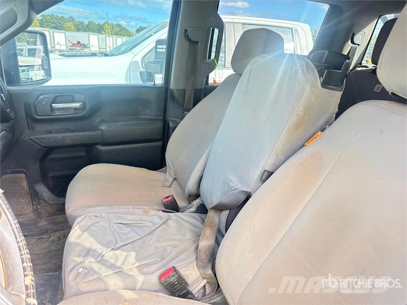 GMC Silverado 3500HD 4x4 Crew Cab Utility Truck Vieglais kravas automobilis/izkraušana no sāniem